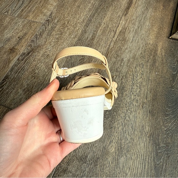 Chanel Camellia Flower CC logo Beige Strap Sandal - Picture 7 of 16